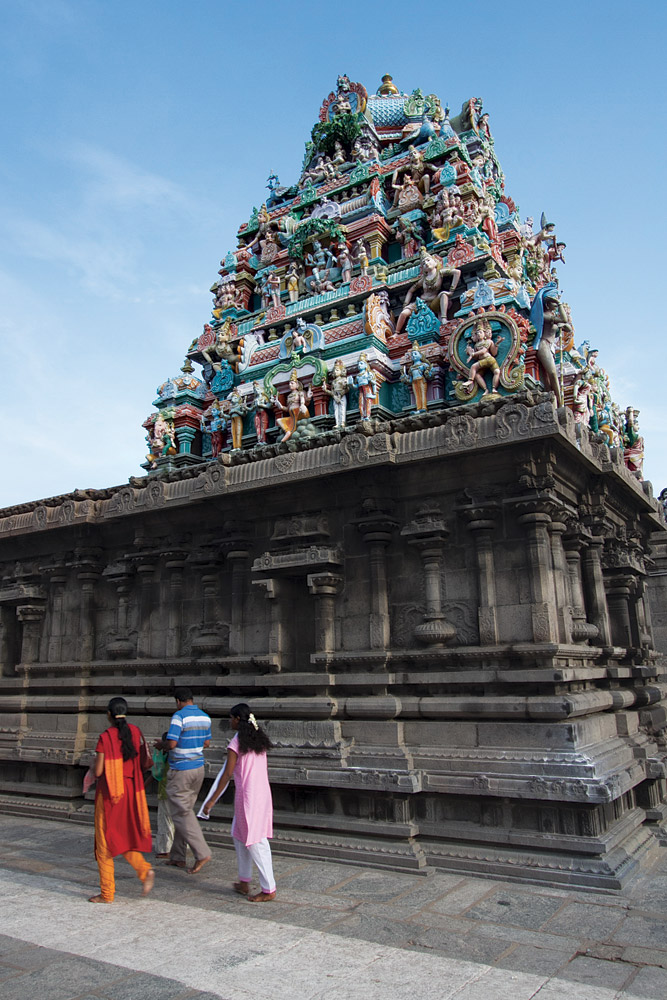 Passing a shrine to the Goddess Parvathi at Kapaleeswarar Temple.