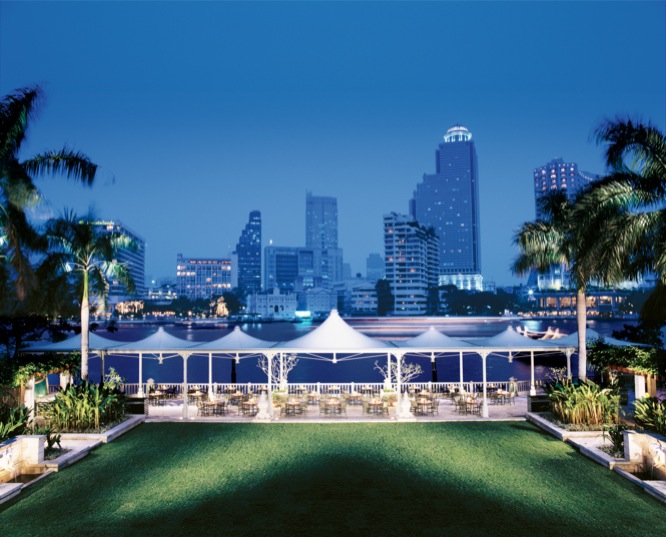 Bangkok Hotels, the Peninsula Hotel lawn