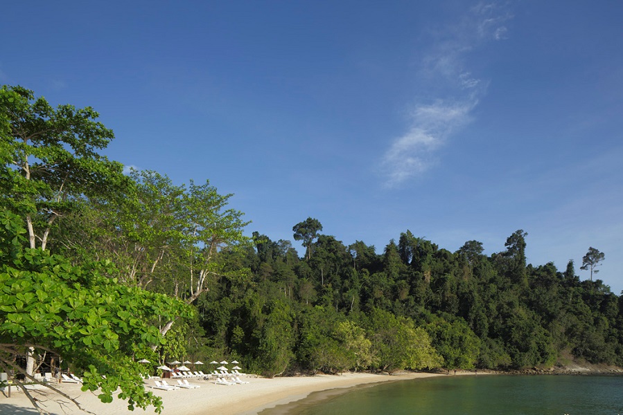 Gaya Island’s private beach at Tavajun Bay, a five-minute boat ride from the resort jetty.