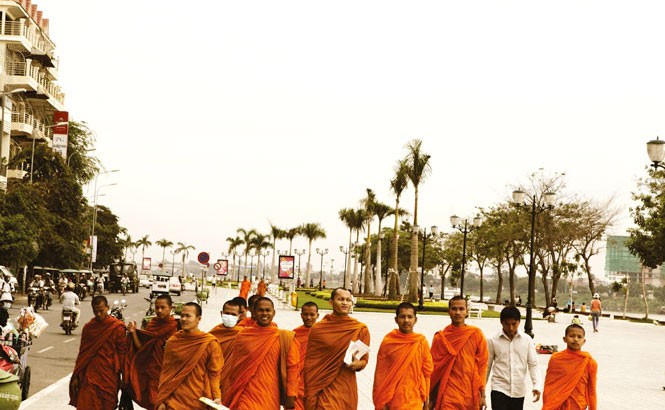 Monks on Sisowath Quay