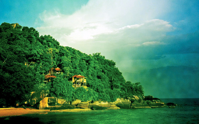 The JapaMala resort occupies a prime hillside location on Tioman’s southwest coast.